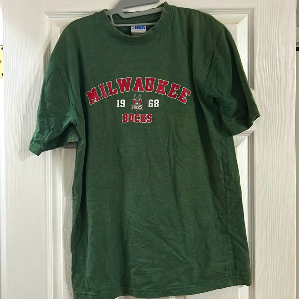 Vintage NBA Milwaukee bucks basketball tee used